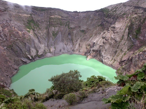 Volcan Irazu cratère et lac
